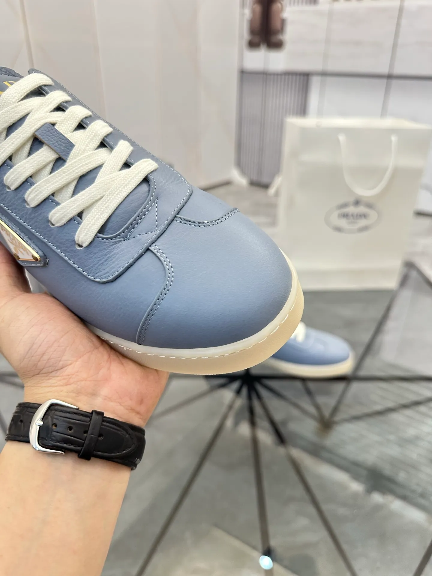 Men's shoes for sale 💰: 💰P540¥ High-end top quality Product trademark: Prada *"Prada*" low-top casual shoes Regular size: 38-45 (can be customized to 46) Product materials: imported first-layer cowhide for the upper, water-dyed cowhide lining, cowhide feet, original outsole. No.: 001